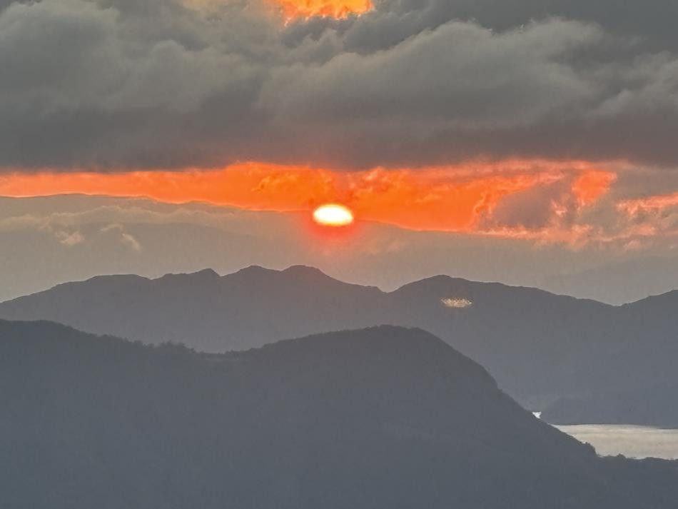 令和6年元旦・ご来光～頭岳山頂より～