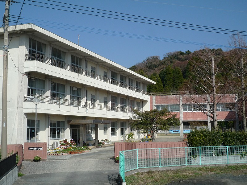 魚貫小正門