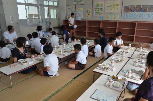 全校会食