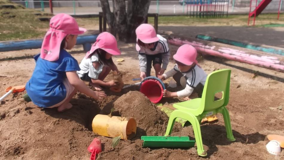 砂場で川づくり（R7ゆり組4月）
