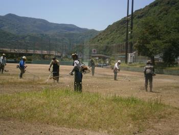 河浦町運動公園の草刈り作業