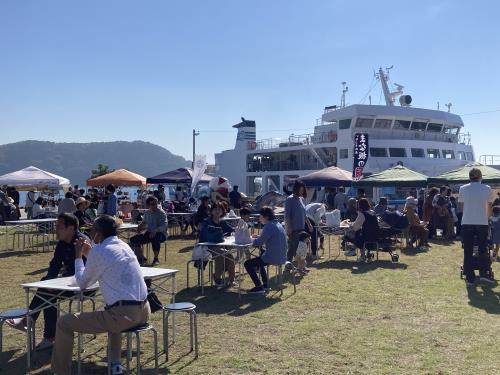 昨年度の鬼池港マルシェの様子１