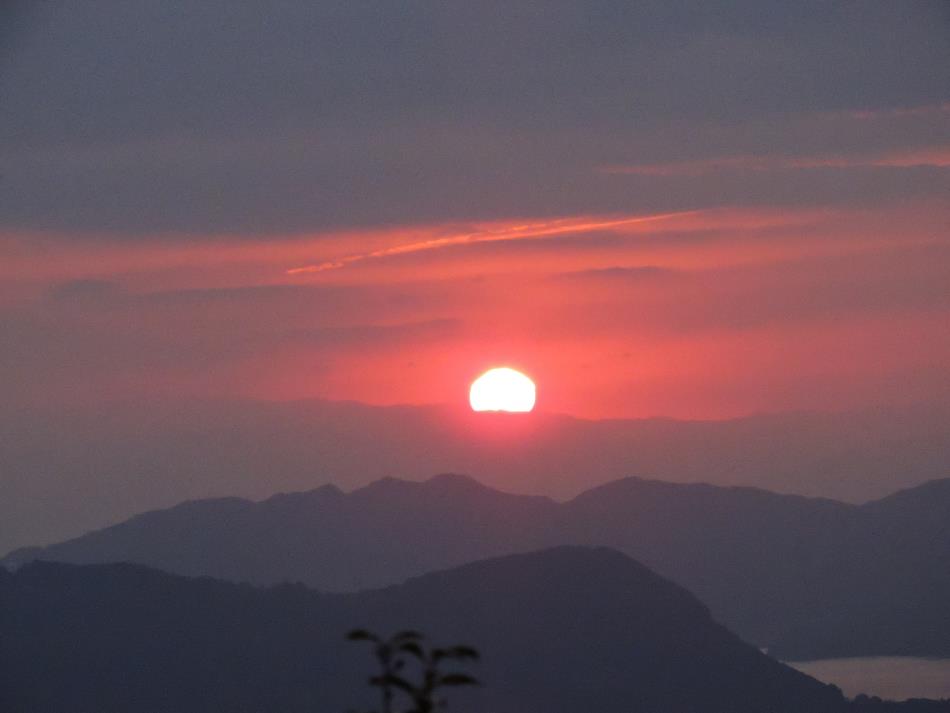 令和五年初日の出（頭岳元日登山にて）