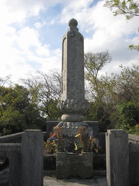 小山初代墓２.jpg