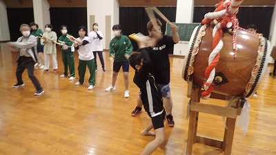 小学生でも踊りは大人顔負けです