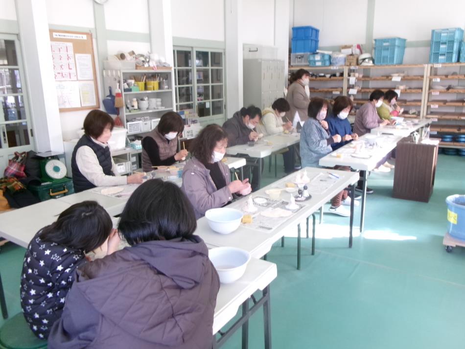 楽しみながら「ひな人形」絵付け！