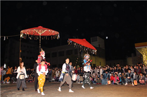 三社祭り　牛深八幡宮の玉取りたち