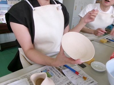 朝から絵付け体験