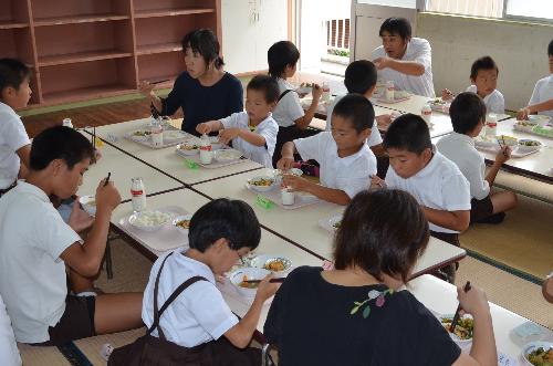 全校会食