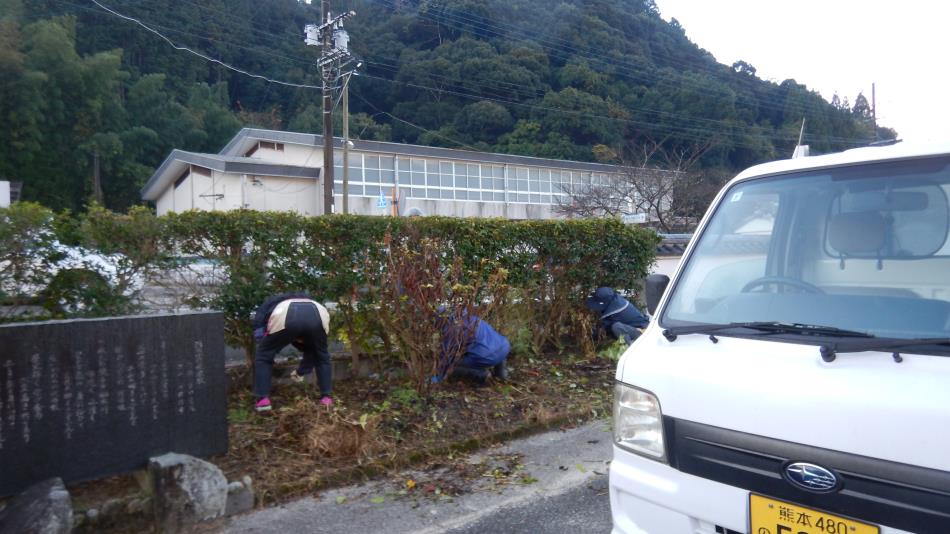 20251130庭木剪定作業中 (3)