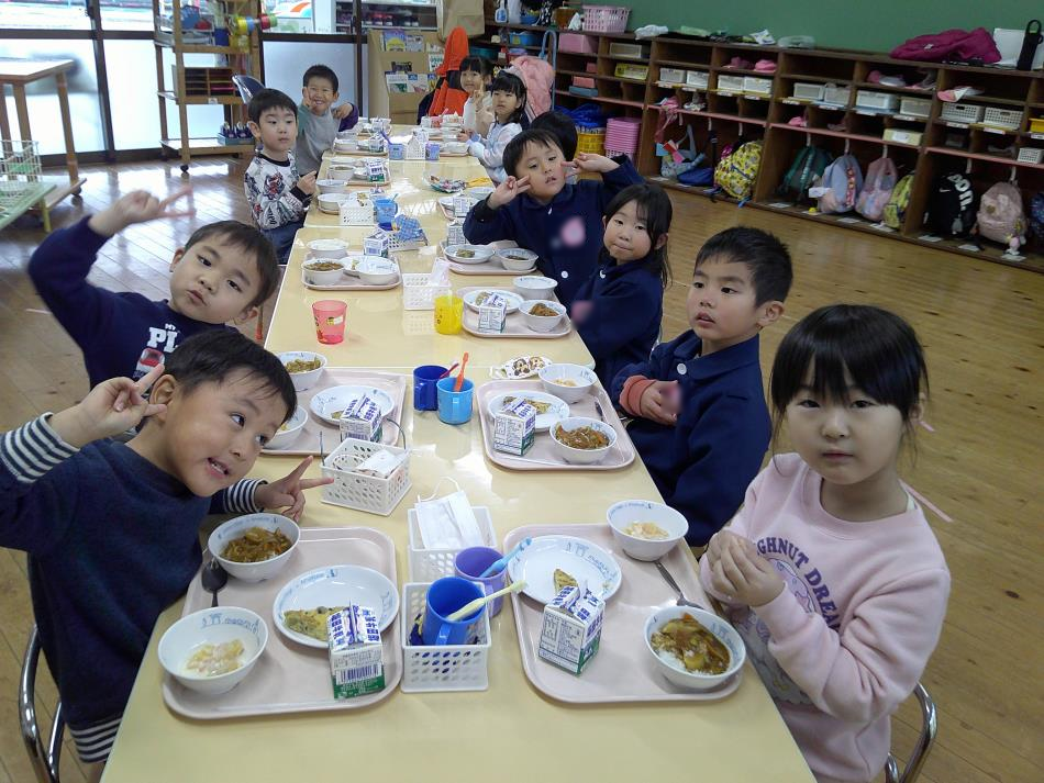 みんなで2学期最後の給食（ゆり）