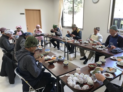 みんなで会食