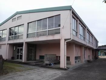 城河原小学校体育館