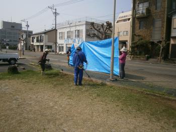 芝生広場草刈り作業