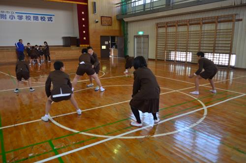だるまさんが
