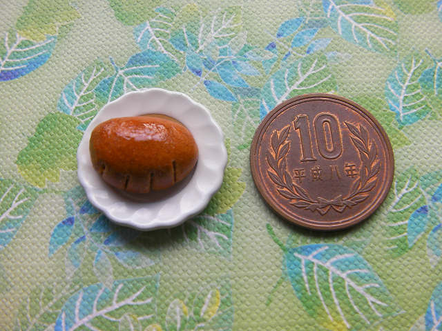 クリームパンと１０円玉