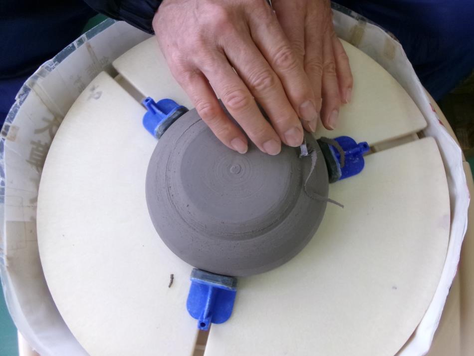 陶芸高台削りです(*^-^*)🌺