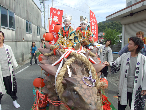 恐竜山車