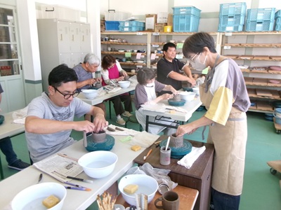 陶芸教室は大賑わい！