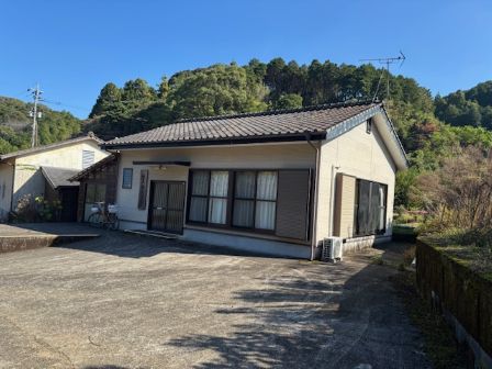 R7フットパス休憩所