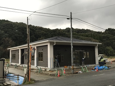 コミセン　壁
