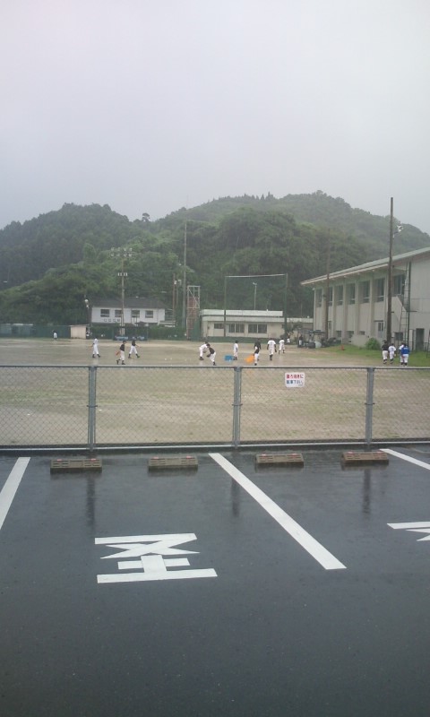 雨の中の野球