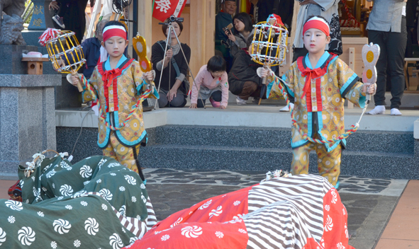 H24祭り 獅子舞1