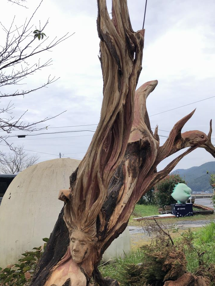 R７チェンソーアート