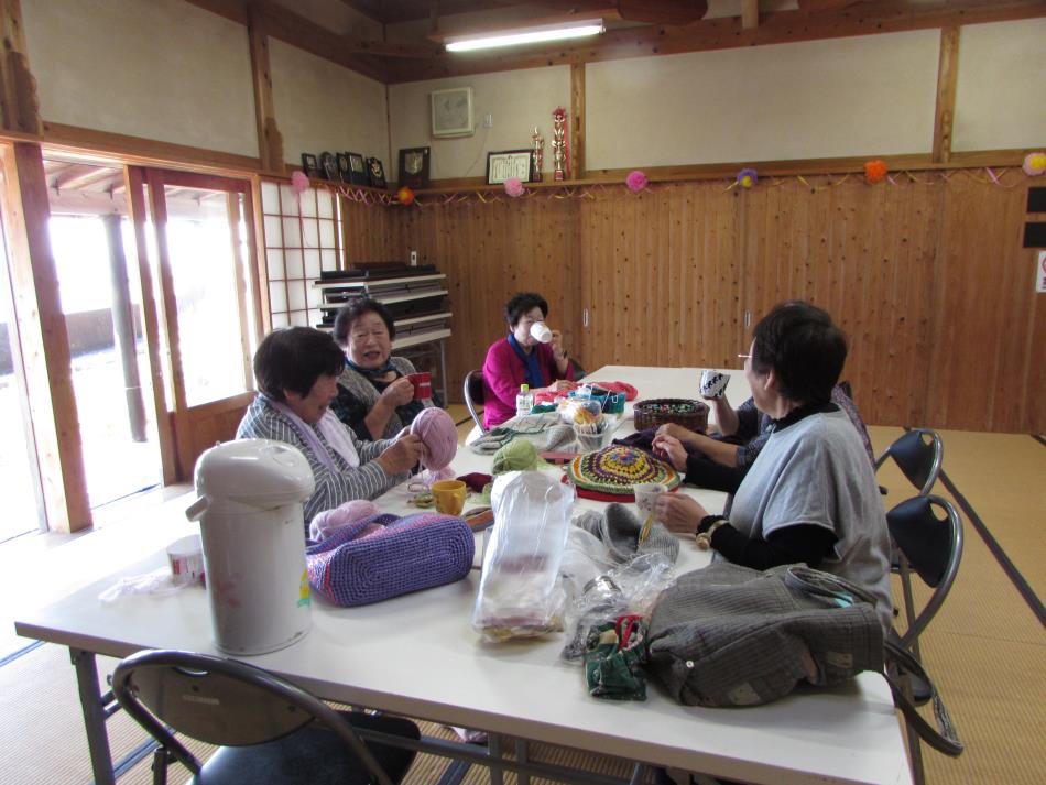 編み物クラブ