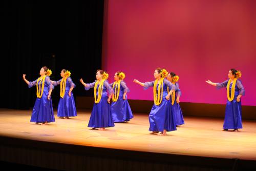 芸能祭フラダンス披露