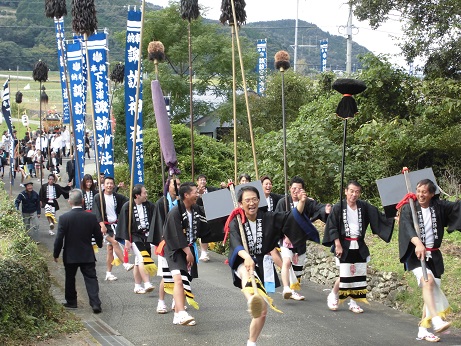 行列鳥居の下