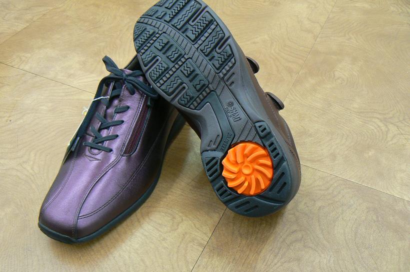世界初 膝の痛みが和らいでサポートする靴が登場 お知らせ くつやさん
