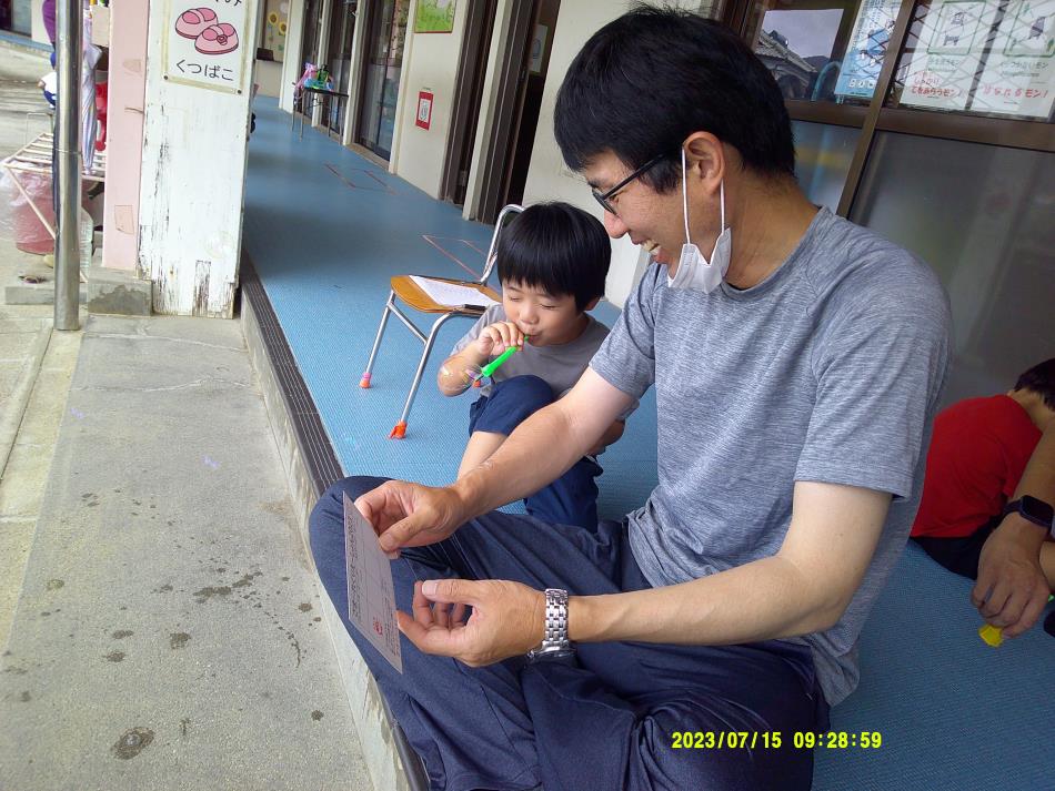 親子でシャボン玉（ばら）
