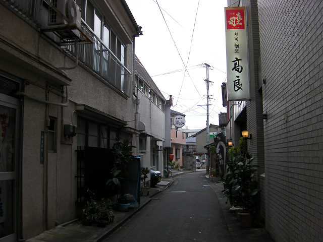 路地を進むと キッチンＨＩＲＯ