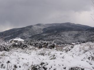 66_2_天草一の倉岳山も雪化粧(栖本町）.jpg