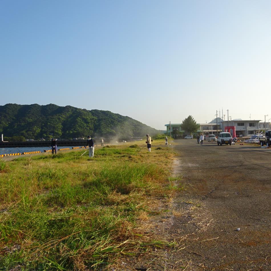 花火打ち上げ場所除草作業