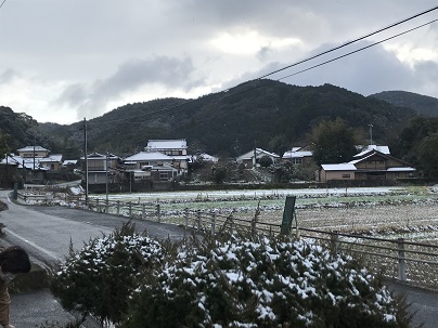 コミセン前の雪