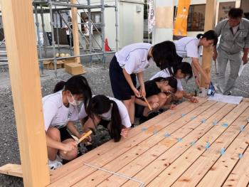 天草ヒノキの東屋2