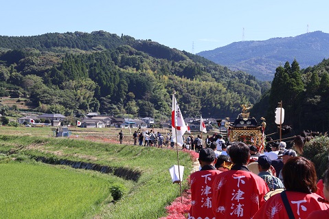 遅咲きが功を奏する！？　下津浦諏訪宮秋季例大祭