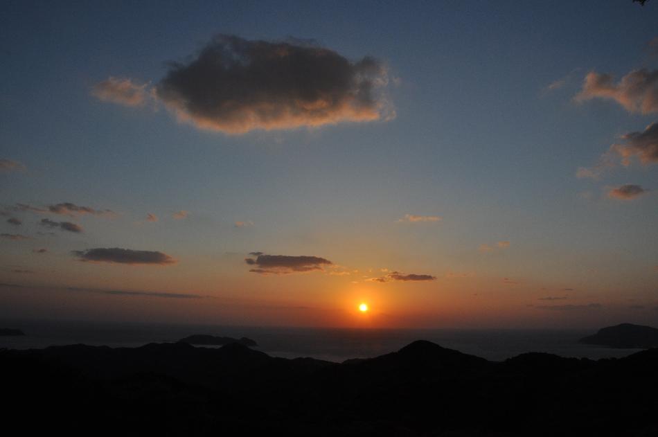 遠見山山頂からの夕陽（H230428)