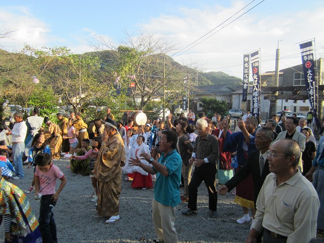 秋季例大祭もち投げ