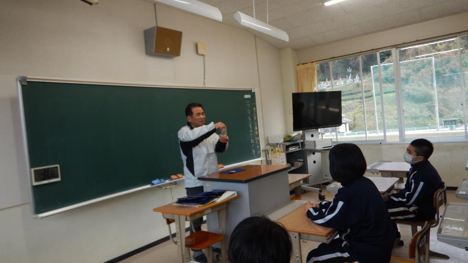 20260119キーホルダー贈呈式 (9)