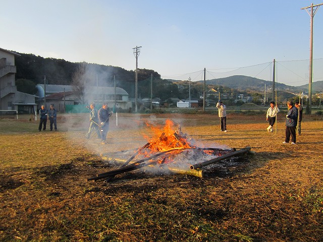 鬼火焼櫓燃え落ちる