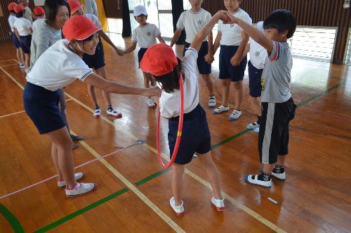 12 10 11 業間 スポーツタイム 輪くぐり 日記 天草市立大江小学校です