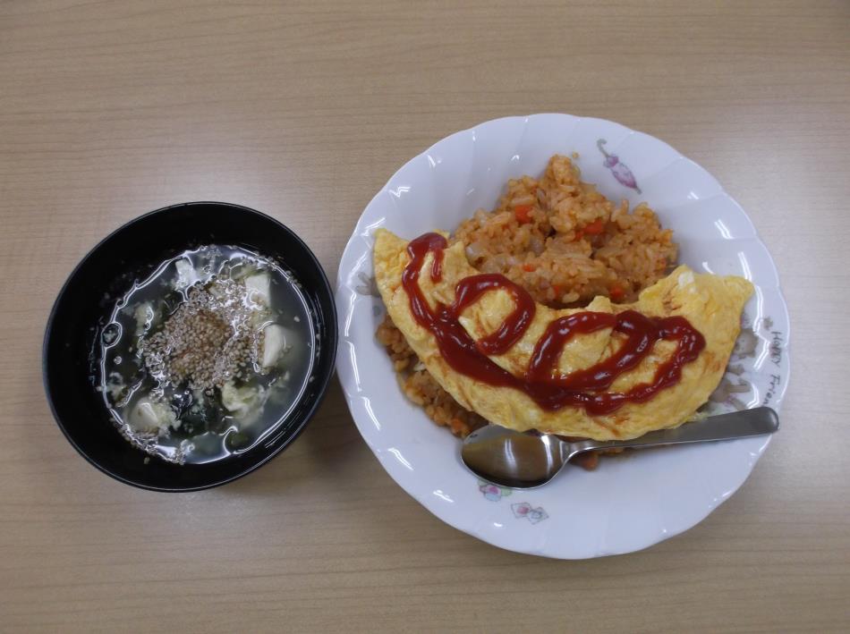 オムライスわかめスープ