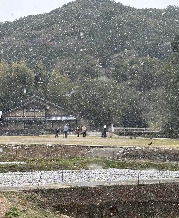 雪の中のゴルフ