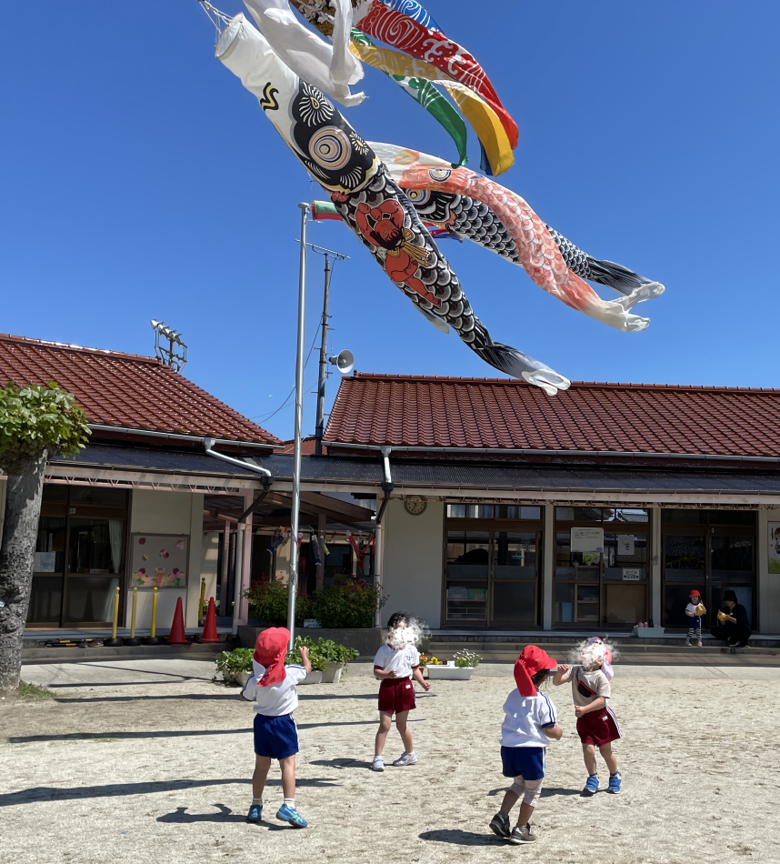 こいのぼりが泳いでる！（R7ばら組５月）