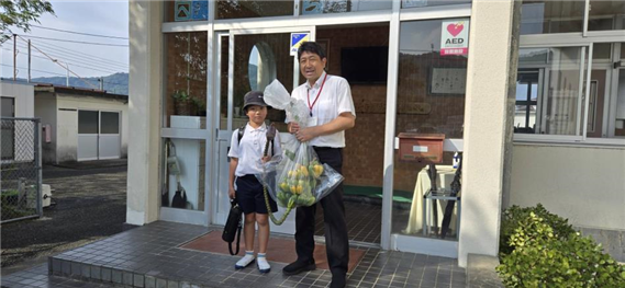 バナナ（小学校へ）（縮小570×263）