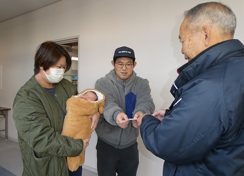 R６出産お祝金授与