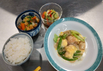 メニュー組合せレシピ（エビとアスパラガスと卵のミルク炒め、大根と揚げのあっさり煮、セロリのカラフルマリネ）